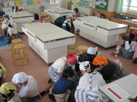 親子でみそ作り体験をしました。