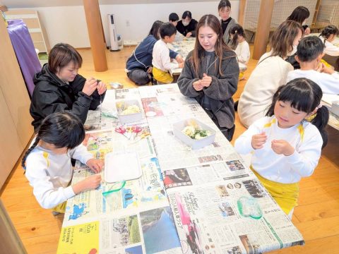 コサージュ作り～卒園式にむけて～