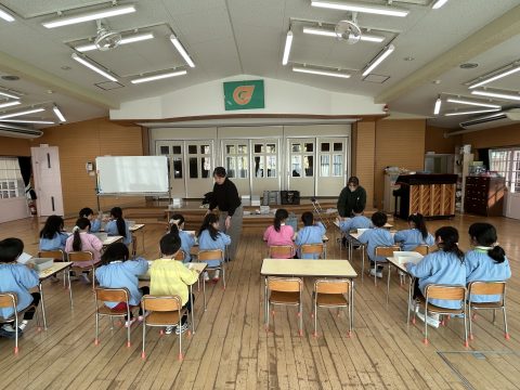 卒園記念のコサージュ作り